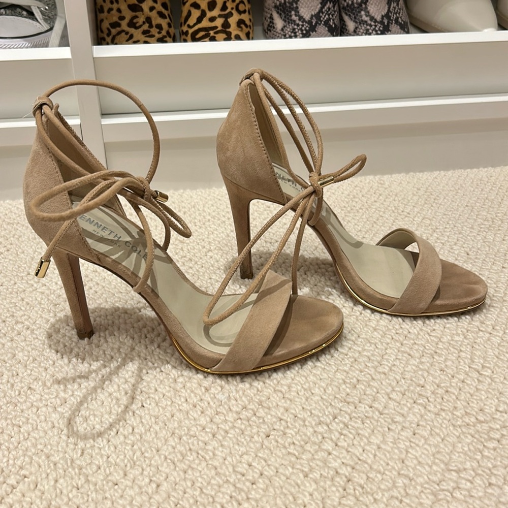 Kenneth Cole nude Heels